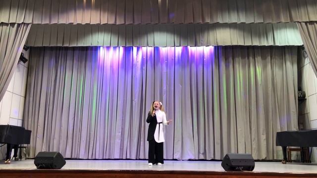 Тараненко Олеся поёт песню Everything at Once смотреть онлайн