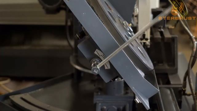 Как заменить полотно на ленточнопильном станке по металлу_ Подробная инструкция от MetalMaster смотреть онлайн