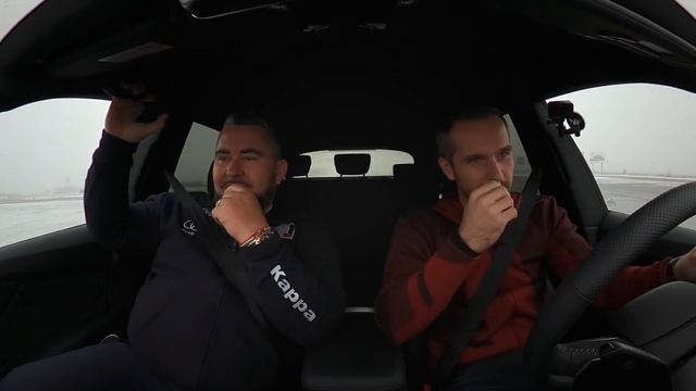 TEST: AUDI RS Q8 - Osobní řidič Míra Hejda letí bokem na ledu! смотреть онлайн