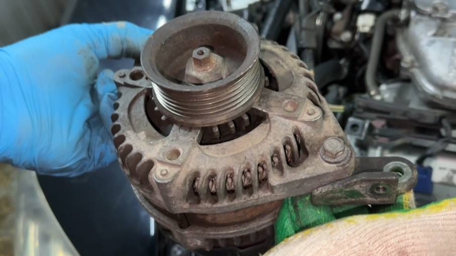 Как снять генератор на Хонда Легенд KB1 KB2 и Acura RL