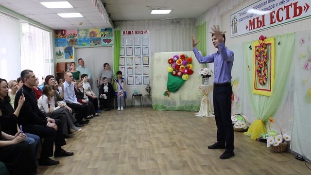 Праздник Весны в "Мы есть".Жестовая песня "Мама" в исполнении Яновского Дмитрия. смотреть онлайн