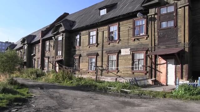 В Мурманске многодетная мать с детьми прописана в разрушенном доме смотреть онлайн
