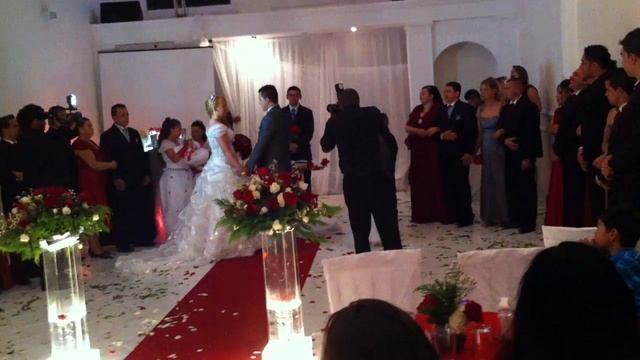 Casamento Faby e Bruno - Vanessa cantando Soube que me amavas! смотреть онлайн