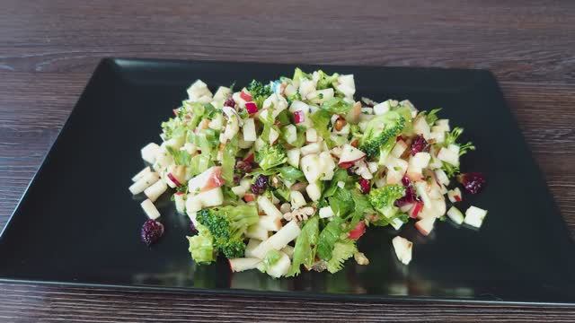 Салат на каждый день — полезно и вкусно! 🥗✨ смотреть онлайн