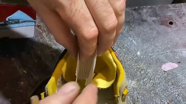 Ремонт кроссовок. Ремонт задников (замена карманов, лампасов) смотреть онлайн