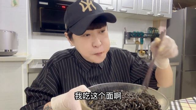 21元买130个鸡屁股烤着吃，味道嗷嗷香，配爆辣鬼椒面，太过瘾了 смотреть онлайн