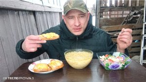 мукбанг/обжор/Доширак,бутерброды с красной рыбой,овощной салат с майонезом/