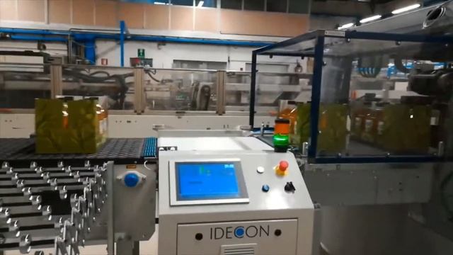 Групповая упаковка бутылок в высокий лоток | Упаковочная машина PRASMATIC TC. смотреть онлайн