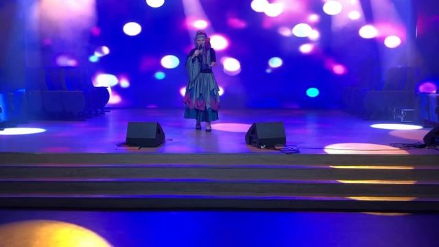 Тараненко Олеся поёт песню «Гадалка» смотреть онлайн