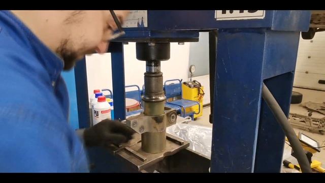 vk.com/tiguan_club | ТО в AVANGARD | Перепрессовка задних сайлентблоков передних рычагов смотреть онлайн