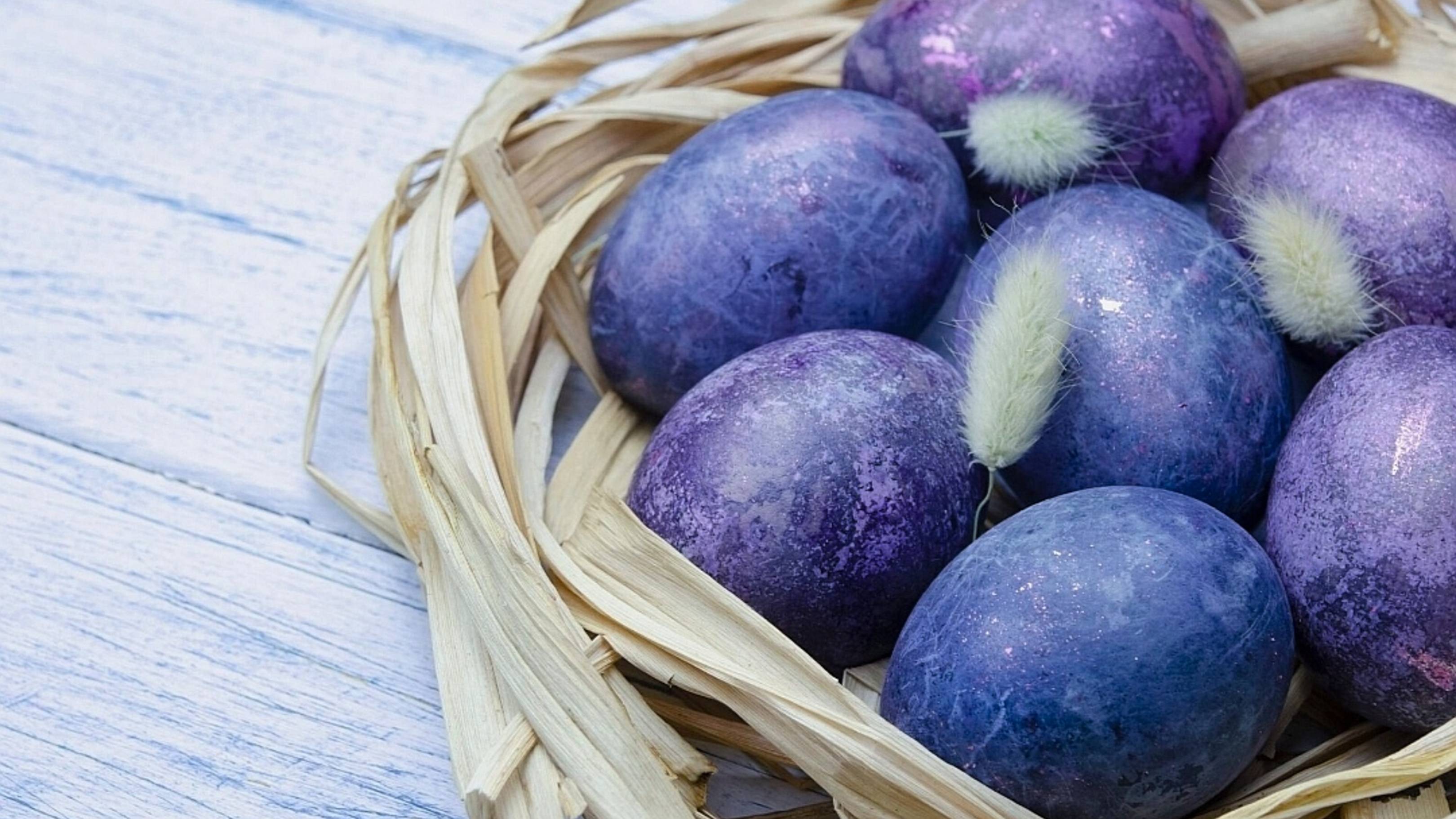 КРАСИМ ЯЙЦА ЧАЕМ КАРКАДЭ🌺 смотреть онлайн