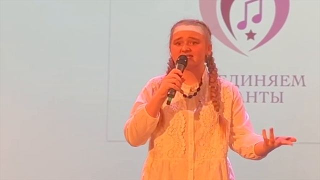 Олеся Тараненко исполняет песню "Ах мамочка..." на конкурсе "Объединяем Таланты" смотреть онлайн
