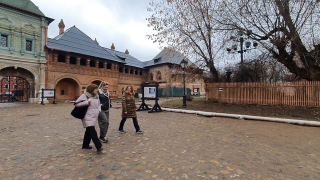 Крутицкое подворье бывшая резиденция епископов Сарских и Подонских. Образована как монастырь XIII в смотреть онлайн