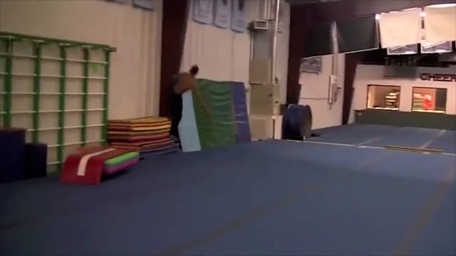 Рандат в 180 и валфлип с двух шагов (Parkour Tricks) смотреть онлайн
