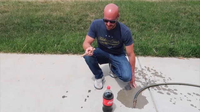 Removing Oil Stains from Concrete with Coca Cola смотреть онлайн