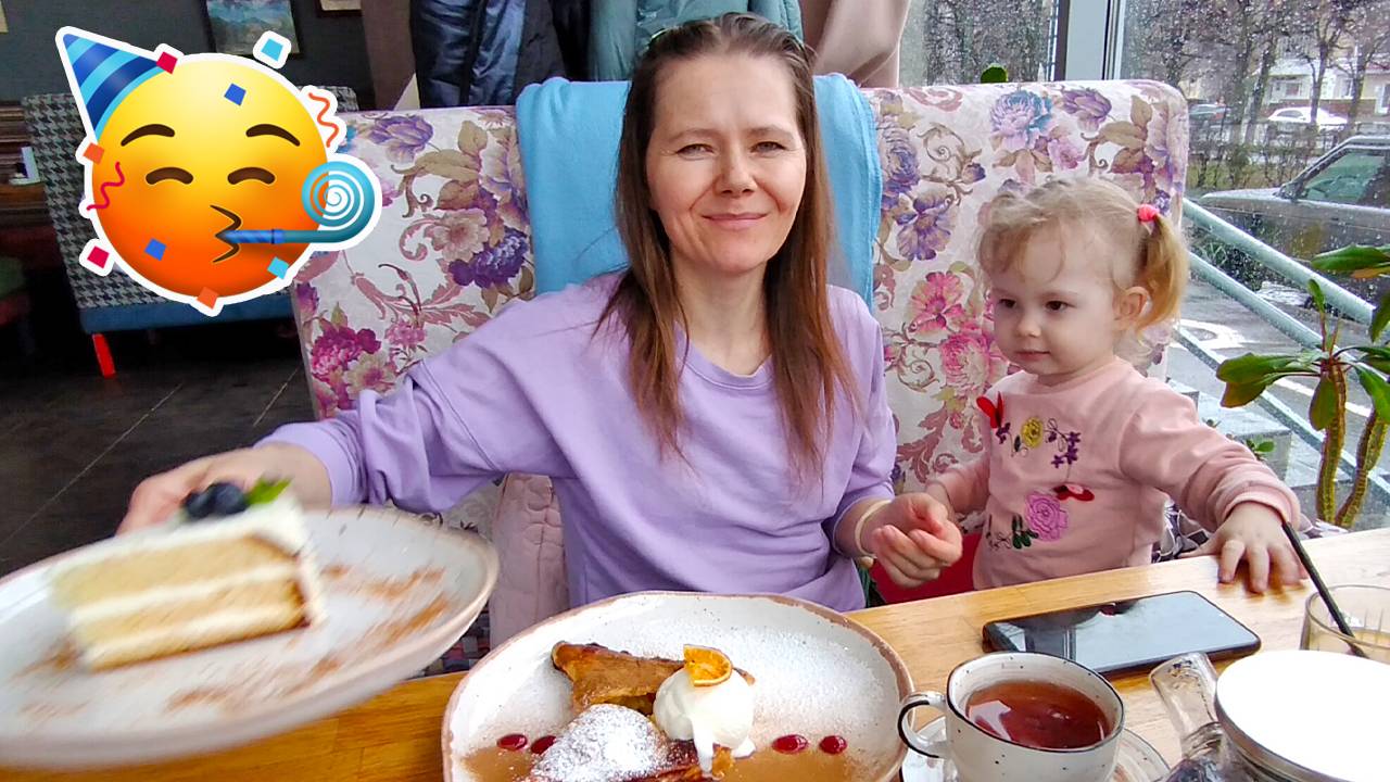 Домик для кукол Барби. Лере ТРИ года! Вкусный штрудель в кафе Буфет