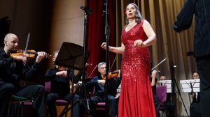 Татьяна Рубинская исполняет песню Луизы из сарсуэлы «Дочери Заведея» Чапи.Дирижёр — Виктор Олехнович