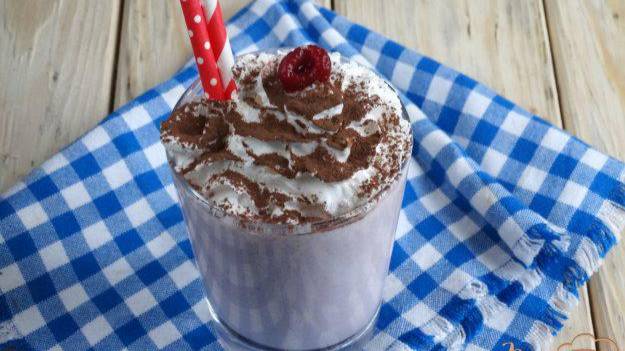 Малиново-творожный десерт