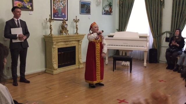 «В роще пел соловушка» поет Тараненко Олеся смотреть онлайн