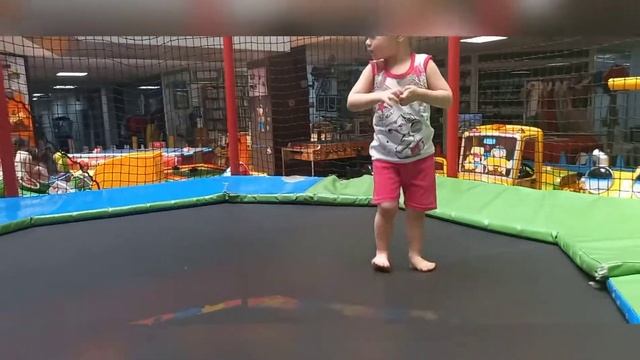 Мadina играеть в детский парке #мултики #детский #istambul #moskva смотреть онлайн