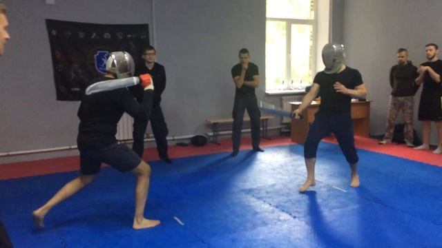 Техника кендо в поединке на мачете (боец справа) смотреть онлайн