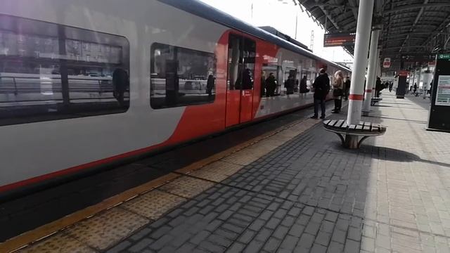 Электропоезд ЭС2Г-055 прибывает на станцию Автозаводская смотреть онлайн