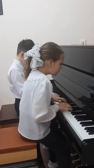 Ю.Весняк "На полянке" Никова Стефания-Кошарный Тимофей смотреть онлайн