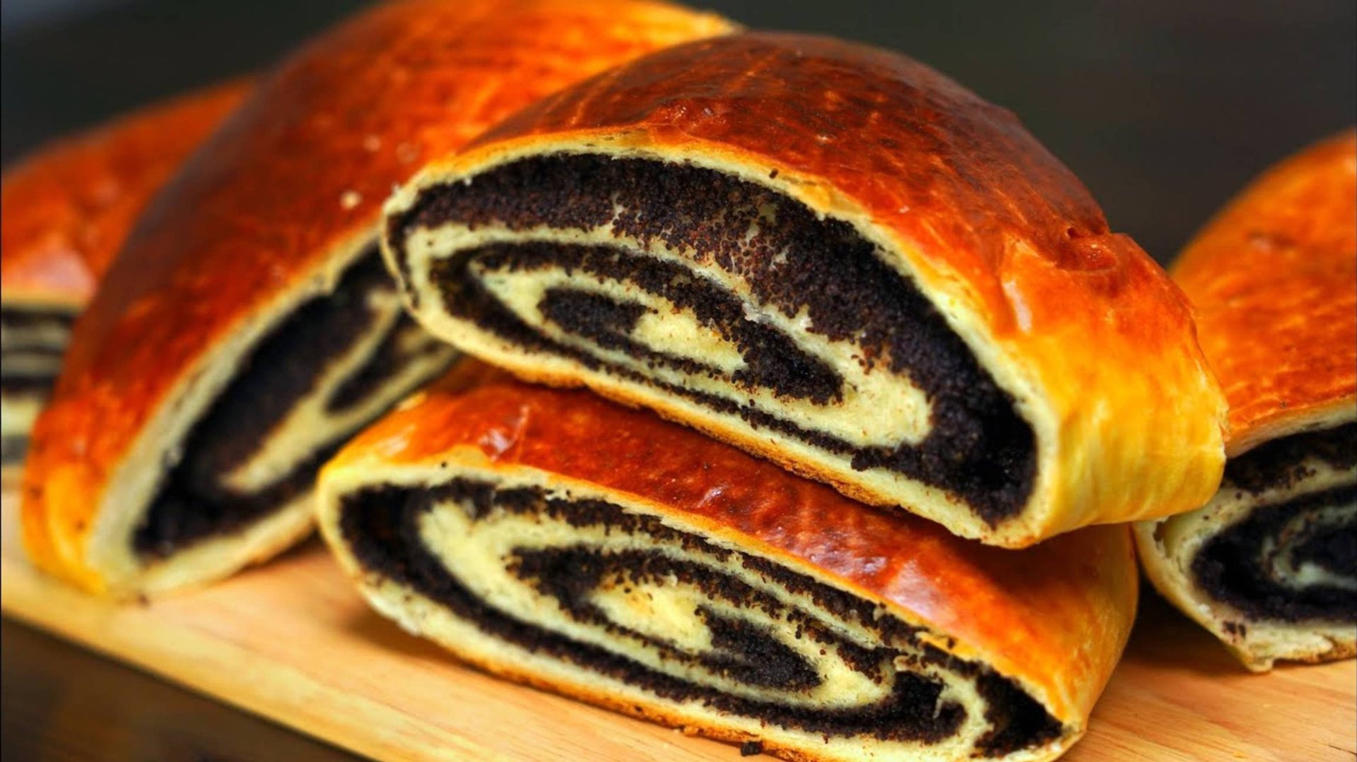 ВОЛШЕБНЫЙ МАКОВЫЙ СДОБНЫЙ РУЛЕТ — Начинки столько, что не удержаться! смотреть онлайн