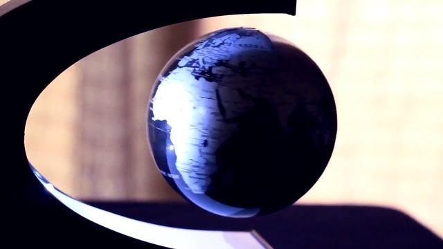 Левитирующий глобус d=10 см черно-серебряный на овальной подставке смотреть онлайн