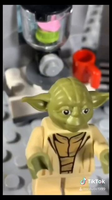 Lego Star Wars Yoda balls get scrambled by a fruit blender смотреть онлайн