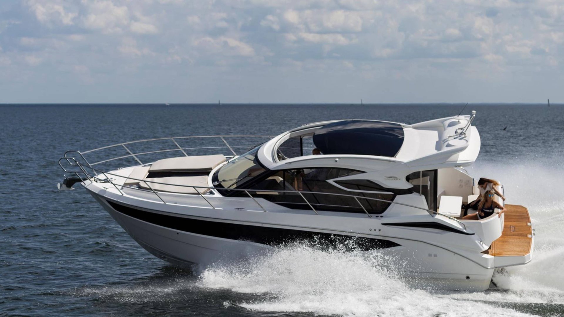 Яхта Galeon 370HTC
