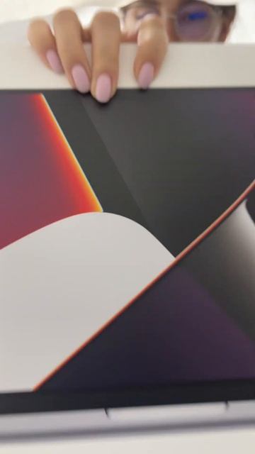 Топовые гаджеты ждут тебя по ссылке в комментариях #apple #dyson смотреть онлайн