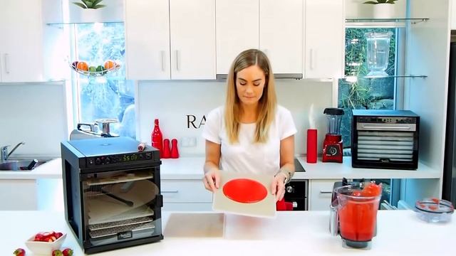 How to make Strawberry Fruit Roll-ups in a Sedona Dehydrator | Recipe Video смотреть онлайн