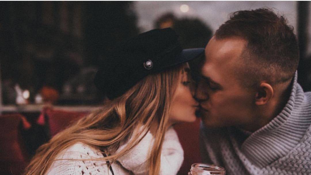 ВЕТЕР КРУЖИТ ЛИСТЬЯ С ДОЖДЕМ смотреть онлайн