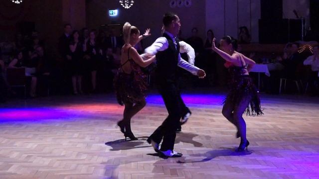 Vystoupení - Salsa - Jarní ples 2016 Taneční škola Chlopčík смотреть онлайн