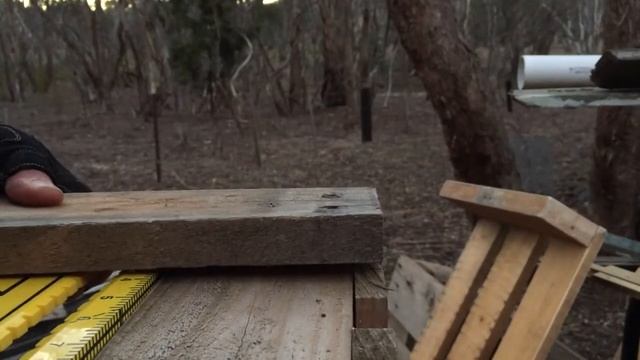 Off the Grid Makes - 22 The Best way to Bust up a Pallet! How to Make Simple Pallet Shelves смотреть онлайн