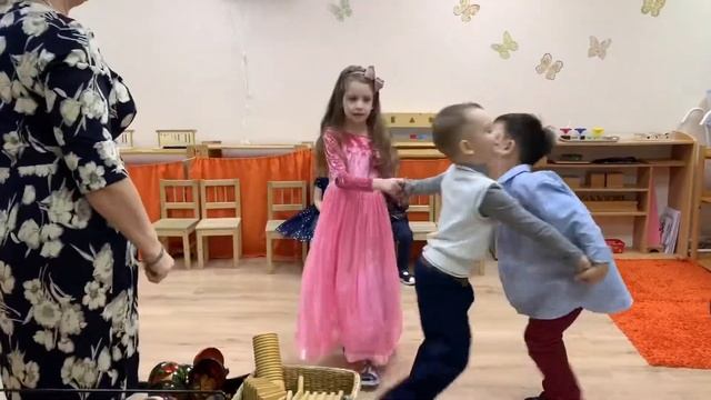Утренник на 8 марта в детском клубе «Умный Заяц» в Царицыно смотреть онлайн