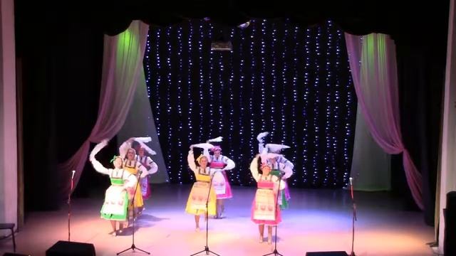 ТАНЕЦ Я НА ПЕЧКЕ МОЛОТИЛА смотреть онлайн