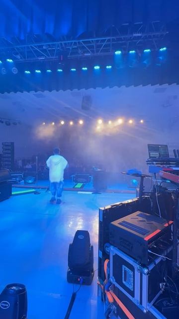 Скорость света на сцене ✨ смотреть онлайн