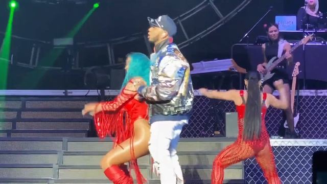 ANUEL AA LLEGÓ DE SORPRESA AL CONCIERTO DE KAROL G EN PUERTO RICO смотреть онлайн