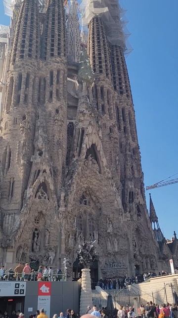 La Sagrada Familia cathedral under construction for 140 years смотреть онлайн