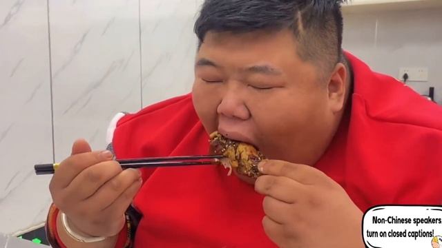 Brother Hou’s "sweet sauce chicken legs", he was reluctant to eat, and left them all for his son! смотреть онлайн