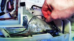 Замена датчика испарителя на холодильнике Toshiba