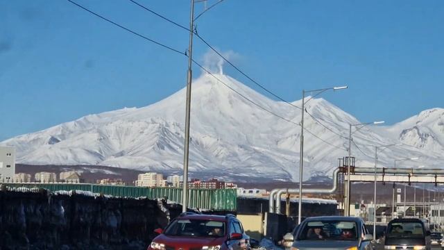 🌋 Вулкан курит.. смотреть онлайн