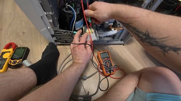 Сушильная машина Элекролюкс(Electrolux) не сушит, мастера сказали что утечка фреона.