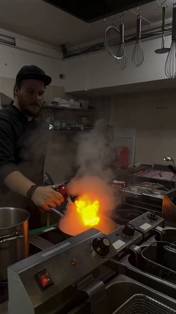 Огненное меню, холодные напитки и много рока🤘