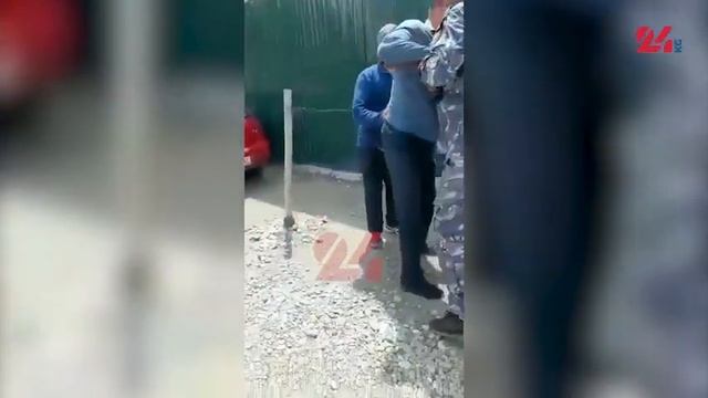 В Госрегистре Кара-Суйского района напали на журналиста смотреть онлайн