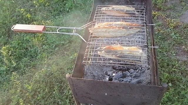 Скумбрия на мангале. смотреть онлайн