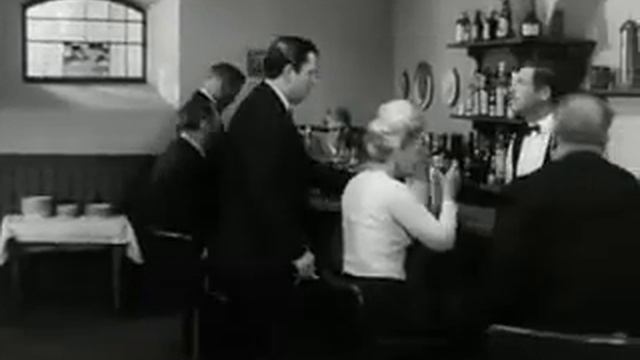 Встреча Штирлица с женой в кафе 