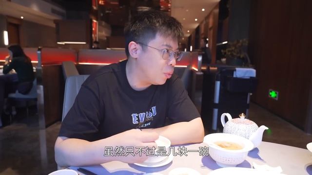 #嘉昇 體驗人均200高階潮菜！乒乓球大的花螺！爆膏大膏蟹！原來這才是最好的碳水伴侶？【品城記】 смотреть онлайн